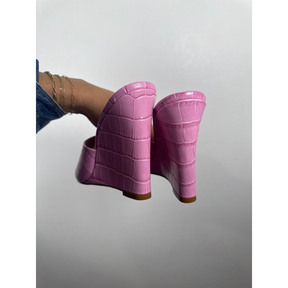 SCHUTZ Lucimara Croc Embossed Wedge Slide Sandals in Barbie Pink, 8.5 - Picture 5 of 7